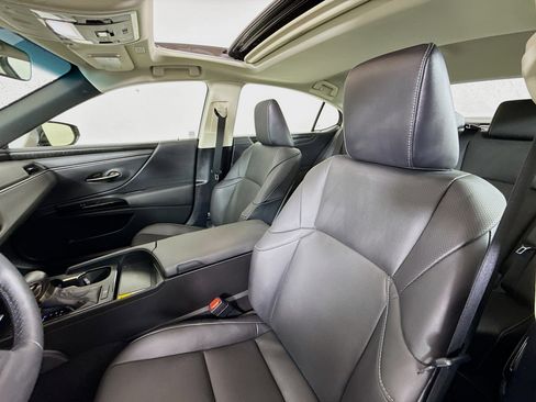 Used 2025 Lexus ES 350 w/ Premium Package image 11