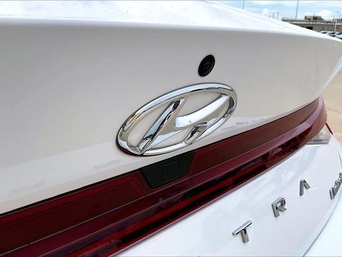 Certified 2023 Hyundai Elantra Limited FWD image 31