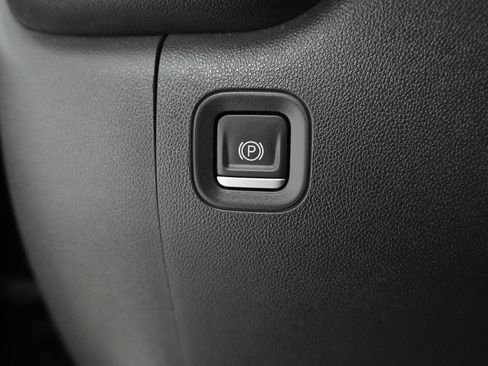 Used 2022 Chevrolet Silverado 1500 Custom RWD image 17