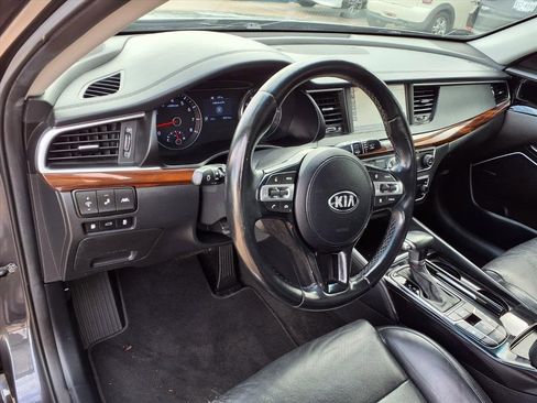Used 2019 Kia Cadenza Technology image 11