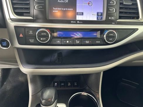 Used 2015 Toyota Highlander XLE image 23