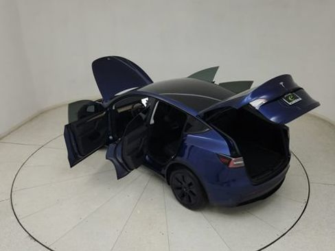 Used 2025 Tesla Model Y Long Range RWD image 33