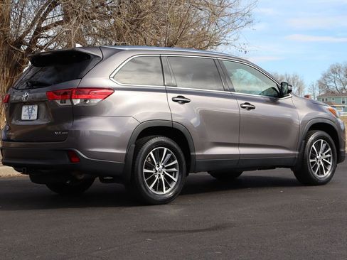 Used 2019 Toyota Highlander XLE image 5