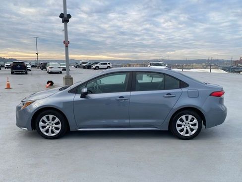 Certified 2021 Toyota Corolla LE image 9