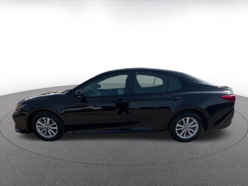 Used 2025 Toyota Camry LE image 9