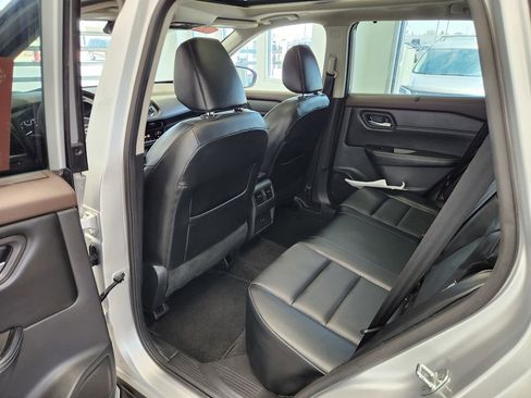 Used 2022 Nissan Rogue SV w/ SV Premium Package image 12