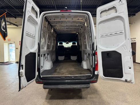 Used 2020 Mercedes-Benz Sprinter 2500 image 44