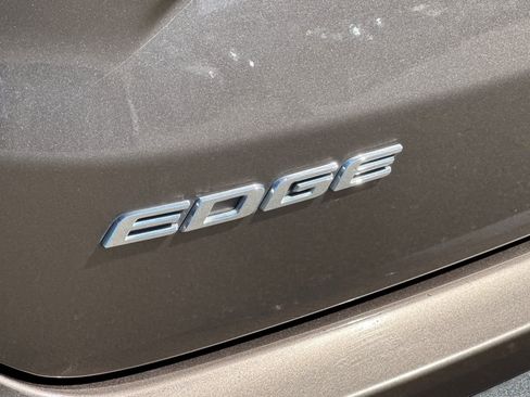 Used 2019 Ford Edge SE image 32