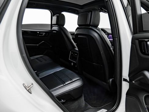 Used 2023 Porsche Cayenne image 70