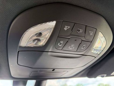 Used 2022 Chrysler Pacifica Touring-L w/ S Appearance Package AWD/4WD image 32