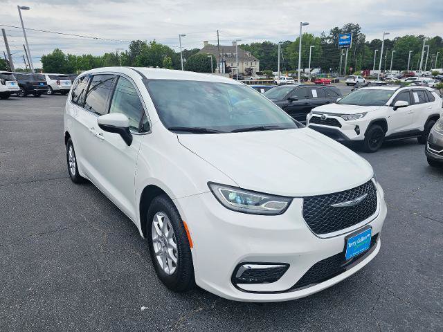 Used 2023 Chrysler Pacifica Touring-L FWD image 32