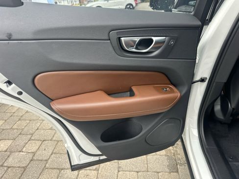 Used 2025 Volvo XC60 B5 Plus AWD/4WD image 22