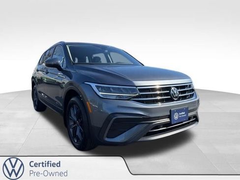 Certified 2024 Volkswagen Tiguan SE image 1