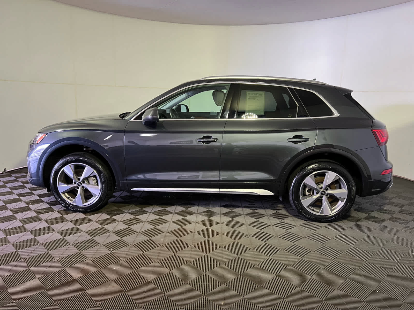 Used 2023 Audi Q5 2.0T Premium Plus w/ Premium Plus Package AWD/4WD image 4