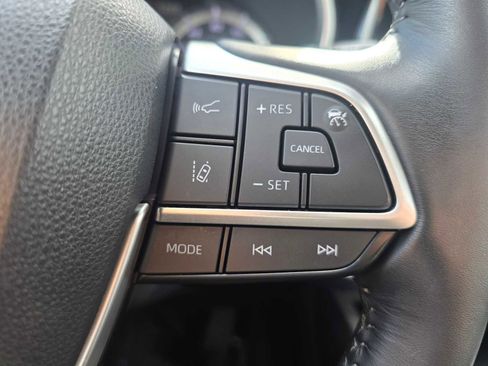 Used 2022 Toyota Highlander XLE image 34