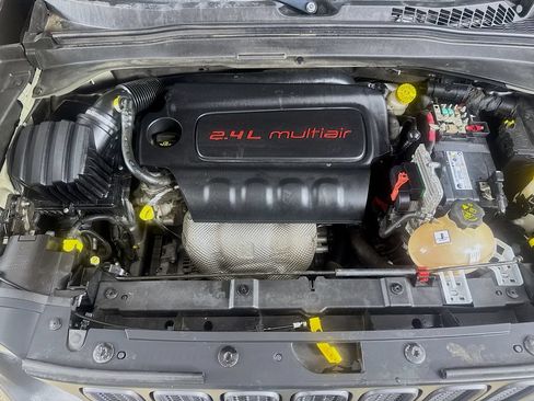 Used 2017 Jeep Renegade Trailhawk w/ Premium Trailhawk Package AWD/4WD image 26