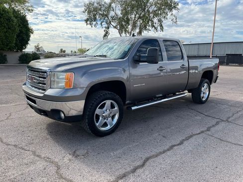 Used 2014 GMC Sierra 2500 SLT w/ SLT Convenience Package image 4