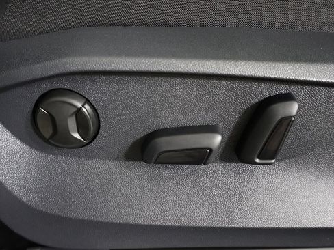 Used 2024 Volkswagen Tiguan SE FWD image 35
