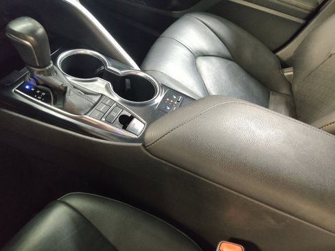 Used 2018 Toyota Camry XSE image 26