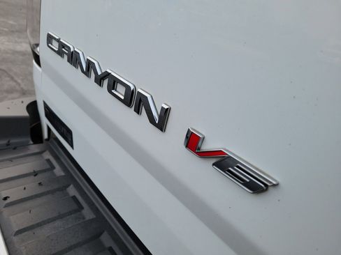 Used 2018 GMC Canyon SLT w/ Driver Alert Package image 6