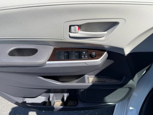 Used 2022 Toyota Sienna LE AWD/4WD image 52