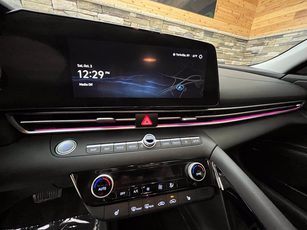 Certified 2024 Hyundai Elantra Limited FWD image 23