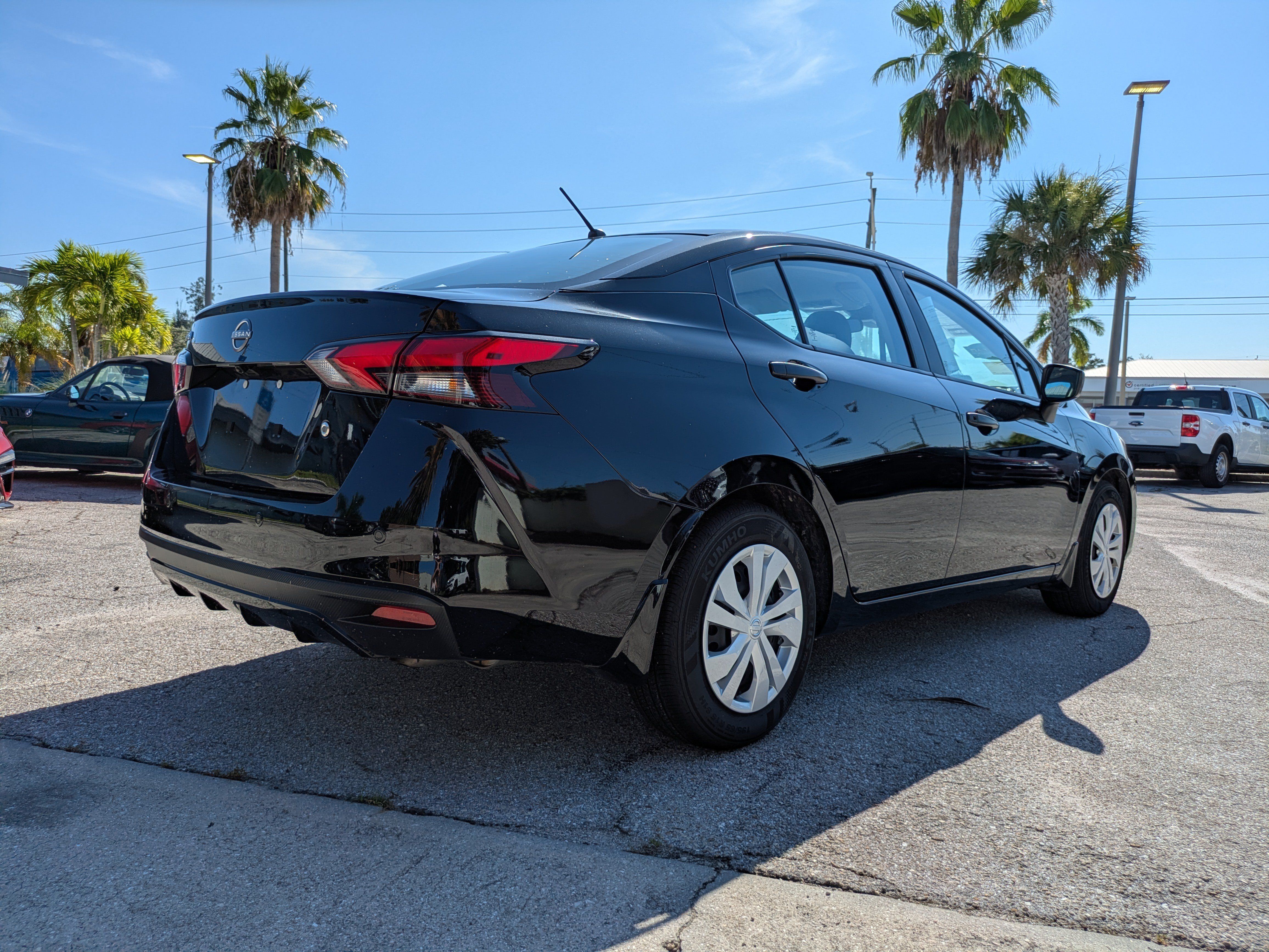 Used 2025 Nissan Versa S w/ Trunk Package FWD image 4