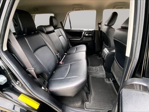 Used 2019 Toyota 4Runner TRD Off-Road AWD/4WD image 17