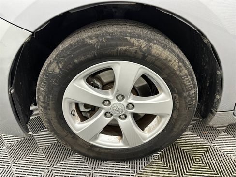 Used 2011 Toyota Sienna LE image 12