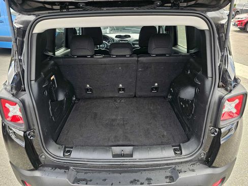 Used 2022 Jeep Renegade Latitude AWD/4WD image 14