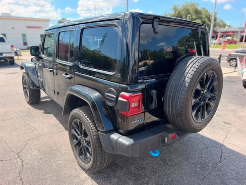 Used 2024 Jeep Wrangler Unlimited Sahara AWD/4WD image 9