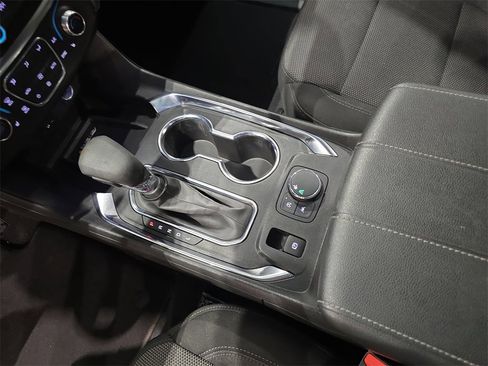 Used 2024 Chevrolet Traverse LT image 26