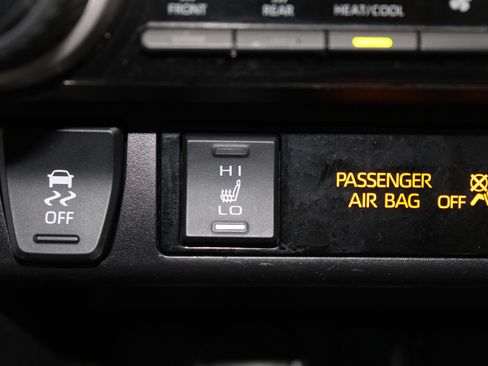 Used 2019 Toyota RAV4 Limited AWD/4WD image 38