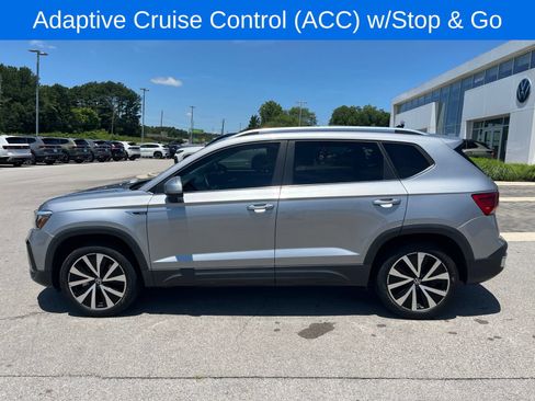 Used 2022 Volkswagen Taos SE w/ Driver Assistance Package FWD image 10