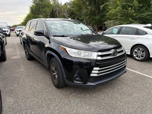 Used 2019 Toyota Highlander LE FWD image 5