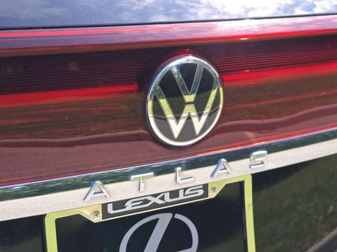 Used 2024 Volkswagen Atlas Cross Sport SEL R-Line AWD/4WD image 31