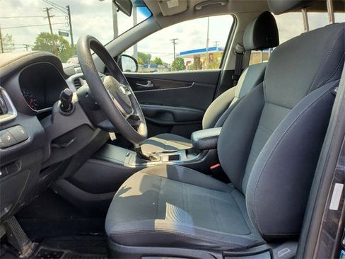 Used 2019 Kia Sorento LX image 8