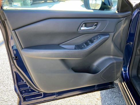 Used 2024 Nissan Rogue SV image 20