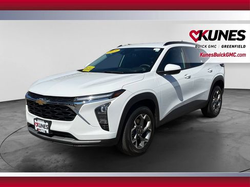 Used 2025 Chevrolet Trax LT FWD image 4