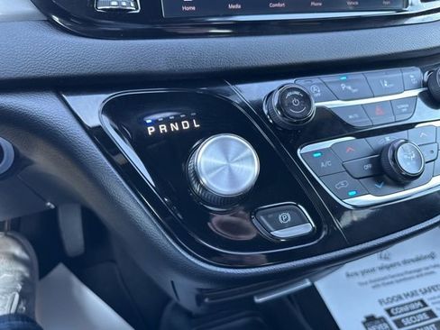 Used 2025 Chrysler Pacifica Select FWD image 24