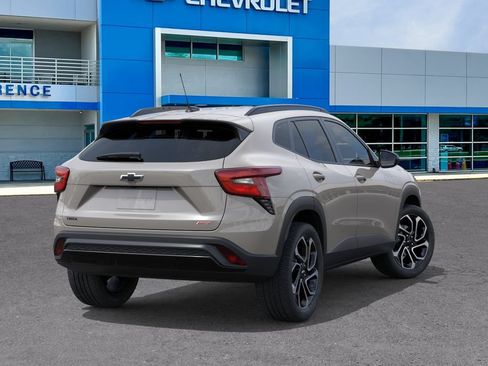 New 2026 Chevrolet Trax RS w/ Sunroof Package FWD image 4