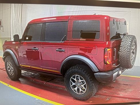 Used 2025 Ford Bronco Badlands image 3