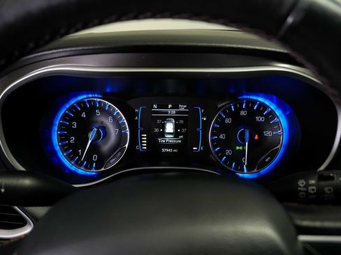 Used 2020 Chrysler Pacifica Touring-L FWD image 13