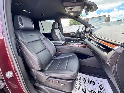 Used 2022 Cadillac Escalade Luxury AWD/4WD image 19