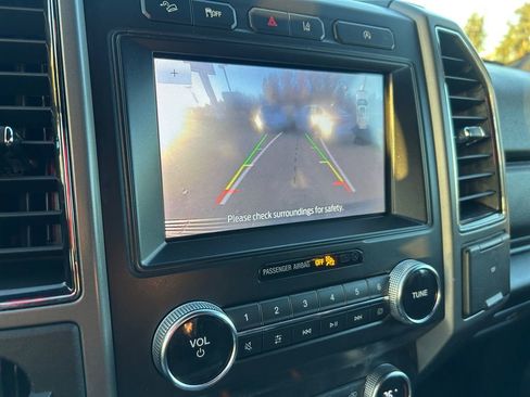 Used 2020 Ford Expedition XLT image 20