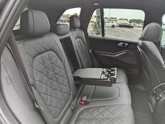 Used 2025 BMW X5 xDrive40i w/ M Sport Package AWD/4WD image 17