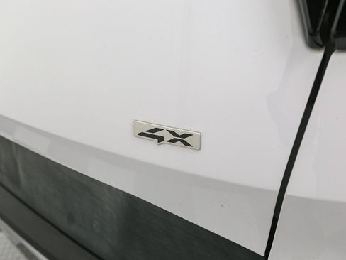 Used 2024 Kia Sportage EX AWD/4WD image 12