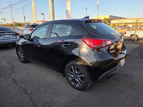 Used 2020 Toyota Yaris LE FWD image 2