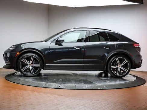 Certified 2025 Porsche Macan Electric image 2