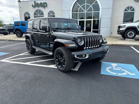 Used 2023 Jeep Wrangler Unlimited Sahara w/ Cold Weather Group AWD/4WD image 3